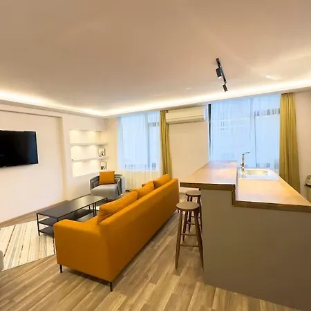Apartment 103-cozy And Stylish